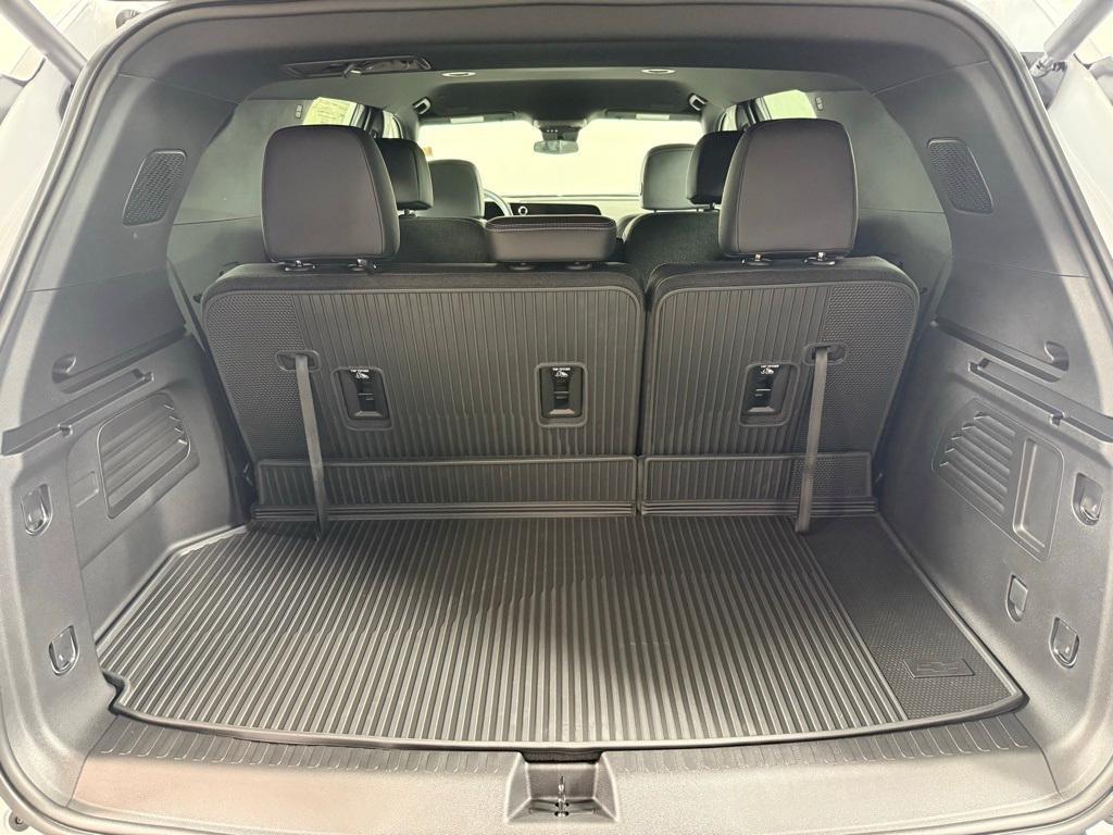 new 2026 Chevrolet Traverse car, priced at $43,015