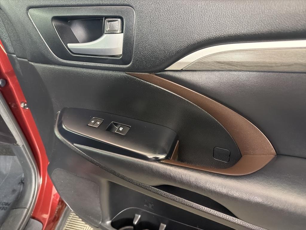 used 2018 Toyota Highlander car, priced at $22,999