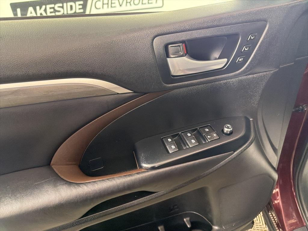 used 2018 Toyota Highlander car, priced at $22,999