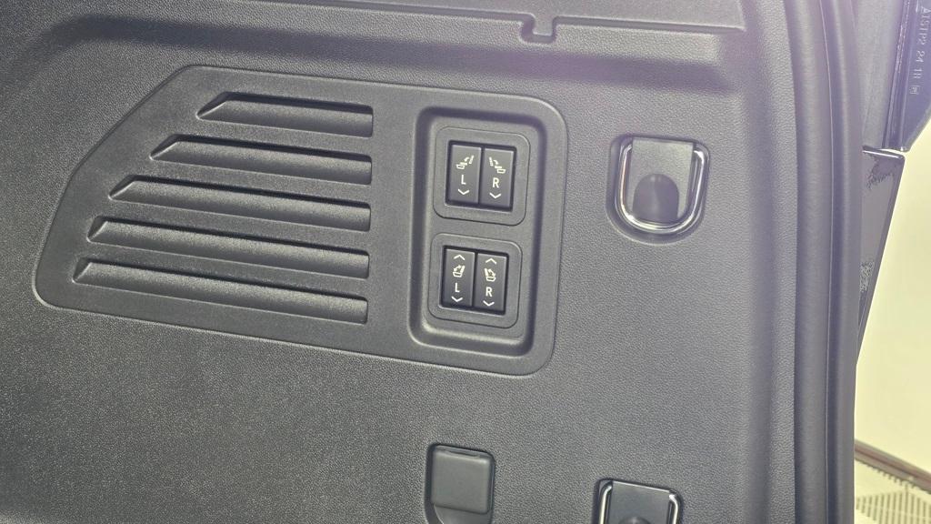 new 2026 Chevrolet Traverse car, priced at $58,895