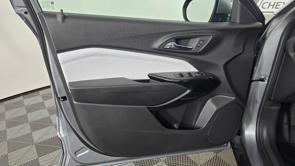 new 2025 Chevrolet Trax car, priced at $24,750