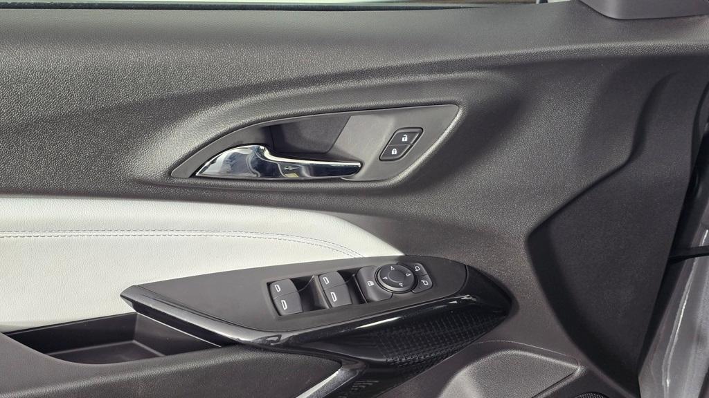 new 2025 Chevrolet Trax car, priced at $24,750