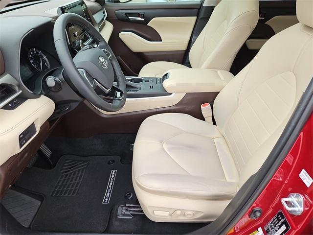 used 2021 Toyota Highlander car, priced at $27,488