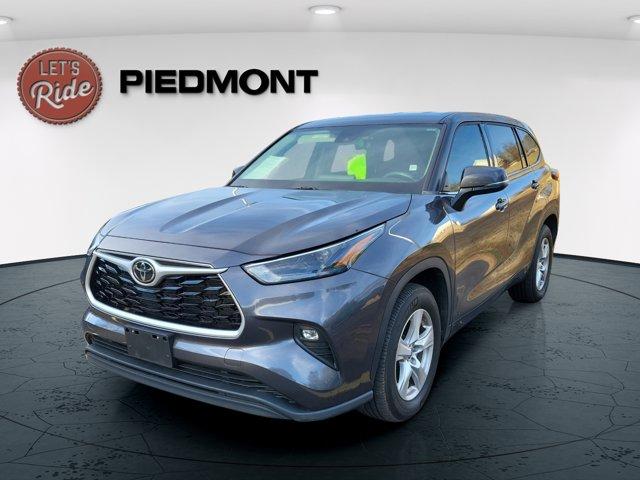 used 2022 Toyota Highlander car, priced at $32,450
