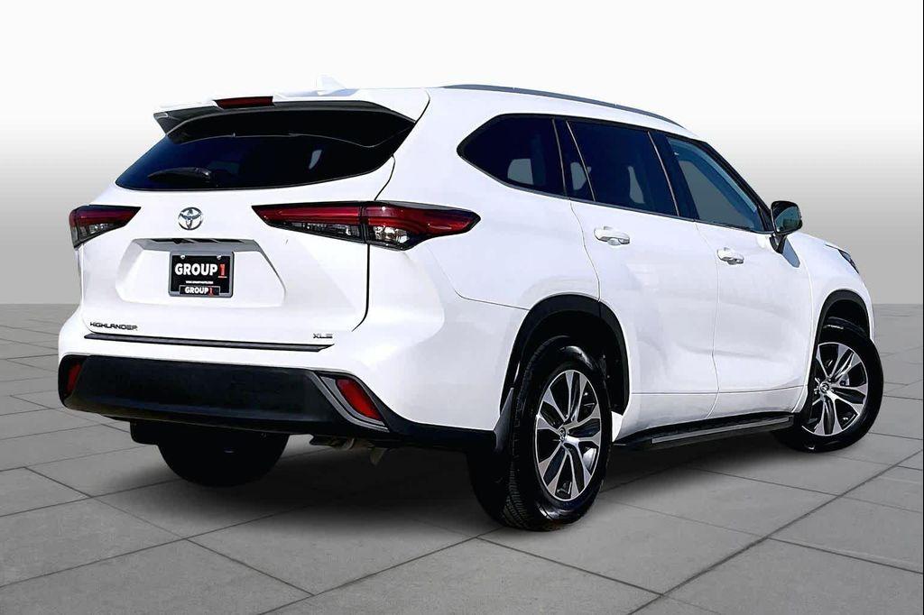 used 2022 Toyota Highlander car, priced at $30,995
