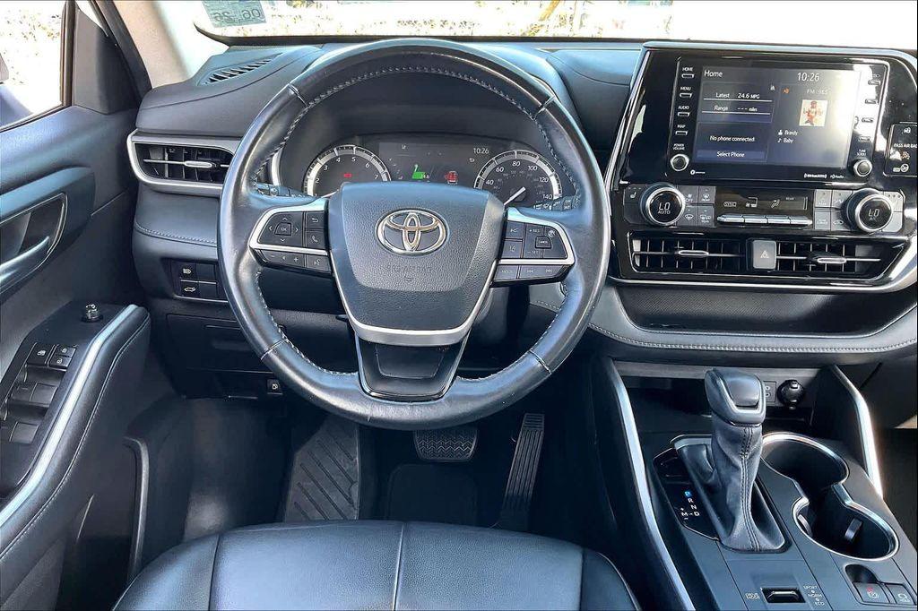 used 2022 Toyota Highlander car, priced at $30,995