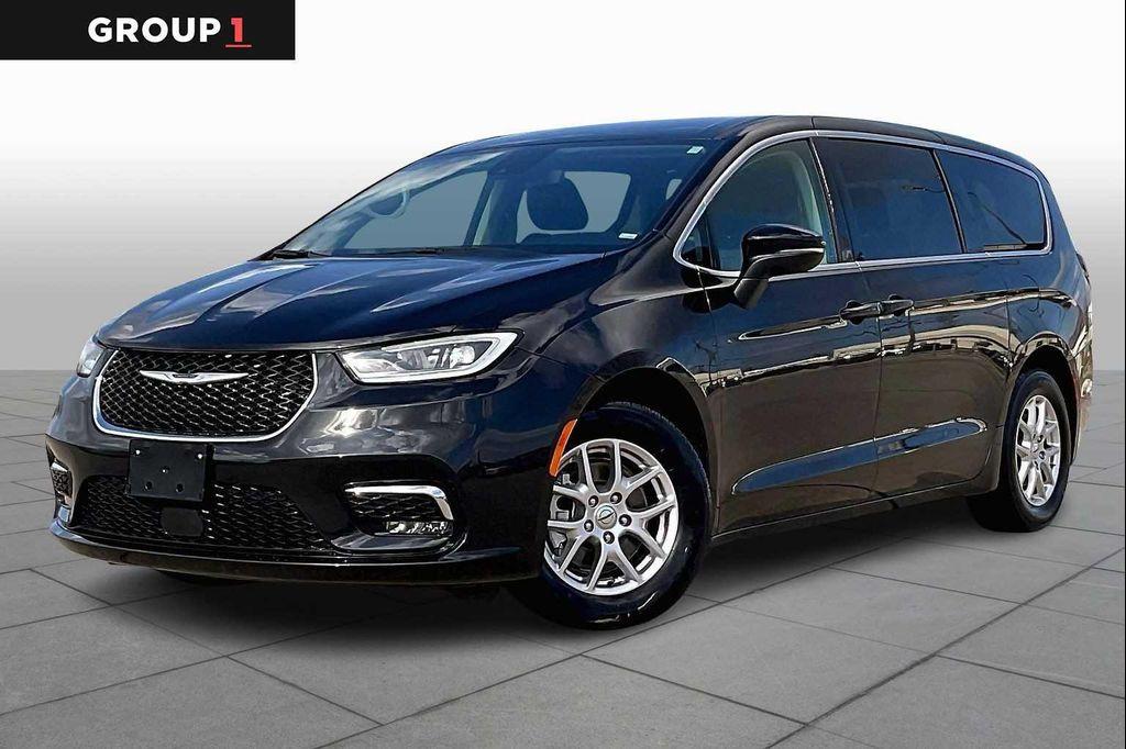 used 2023 Chrysler Pacifica car, priced at $22,996