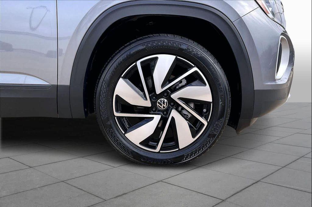 used 2025 Volkswagen Atlas car, priced at $28,500