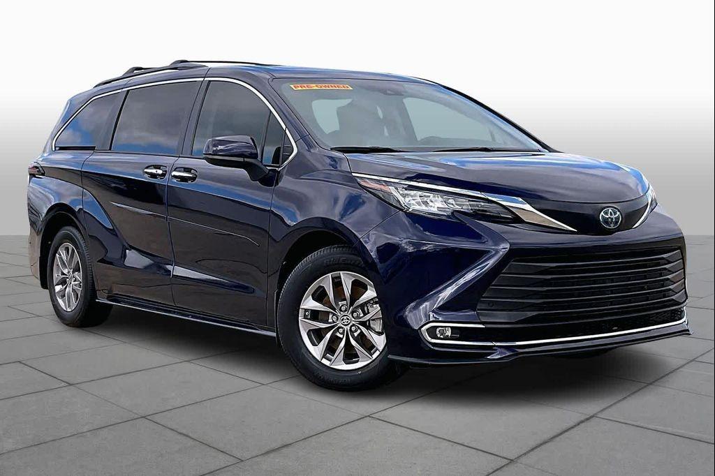used 2022 Toyota Sienna car, priced at $38,600