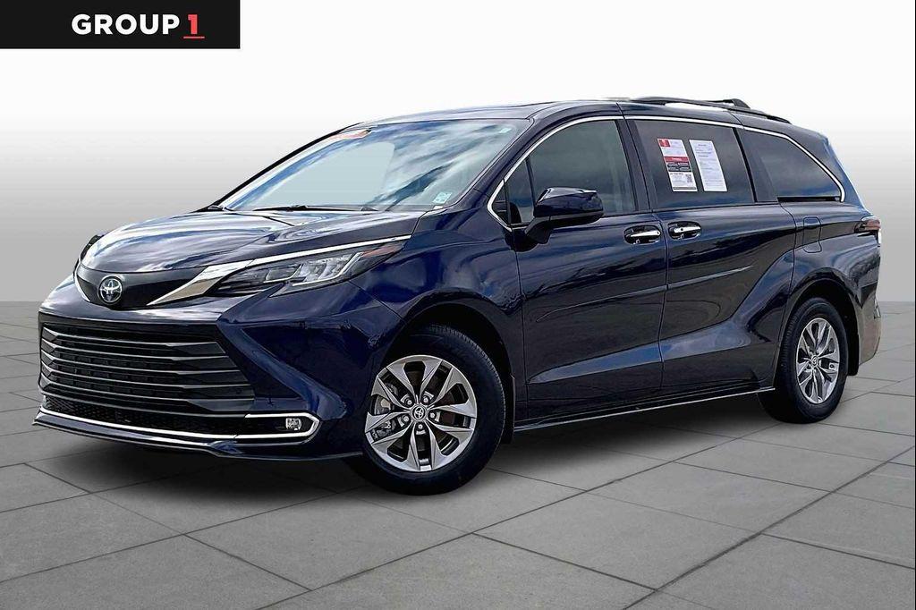 used 2022 Toyota Sienna car, priced at $38,600