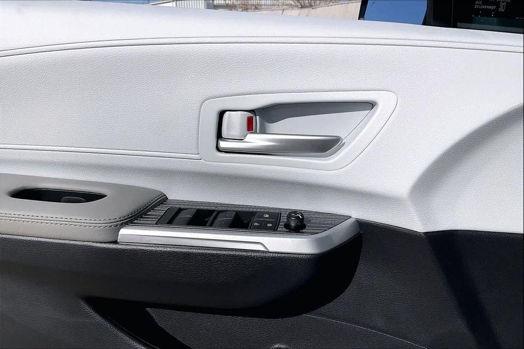 new 2026 Toyota Sienna car, priced at $48,023