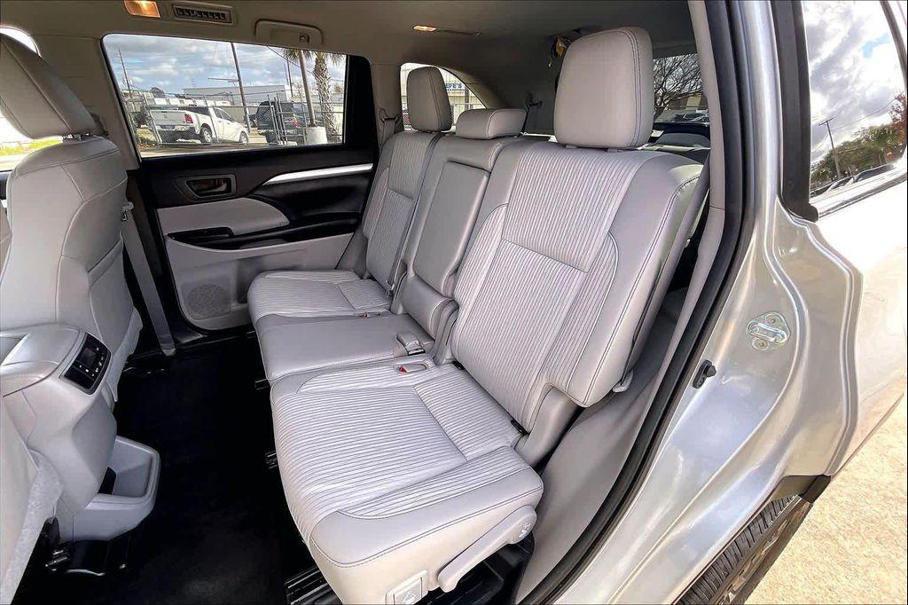 used 2019 Toyota Highlander car, priced at $22,955