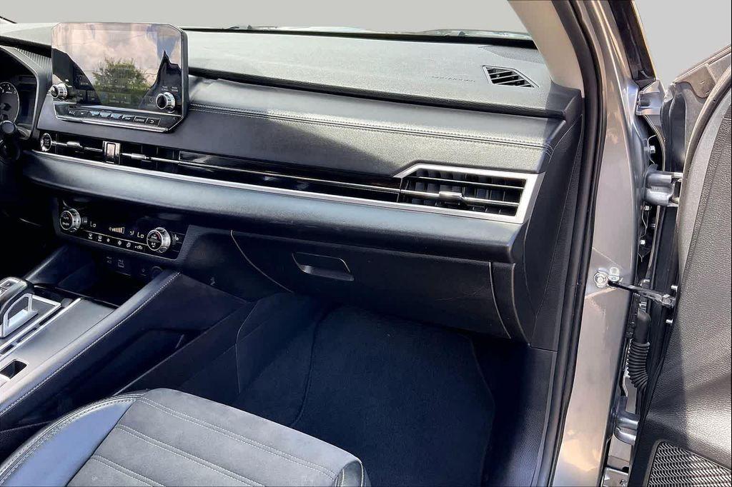 used 2024 Mitsubishi Outlander car, priced at $21,331