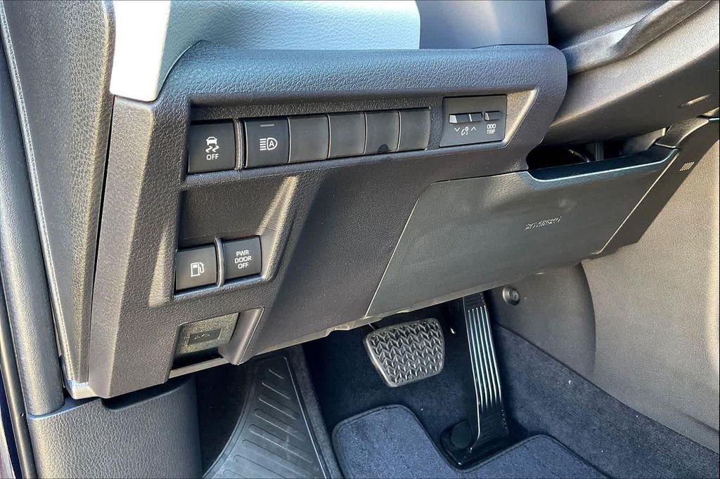 new 2025 Toyota Sienna car, priced at $46,668