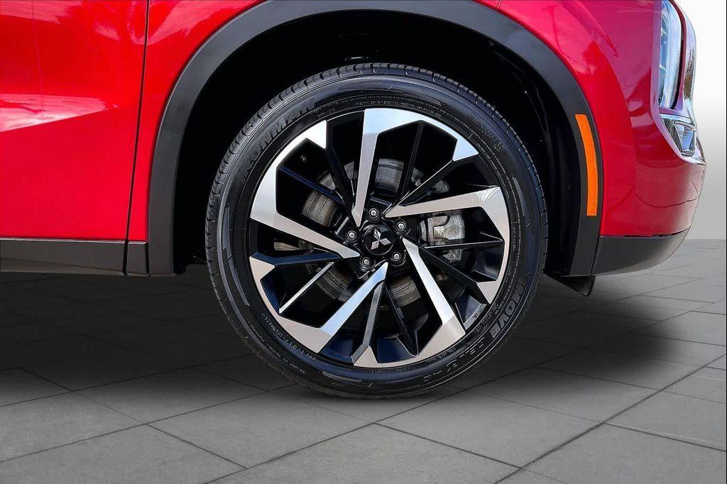 used 2024 Mitsubishi Outlander car, priced at $23,995