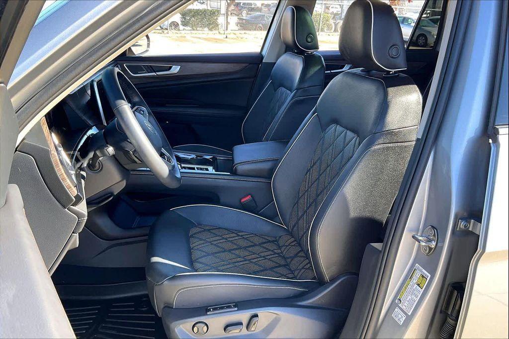 used 2025 Volkswagen Atlas car, priced at $42,385