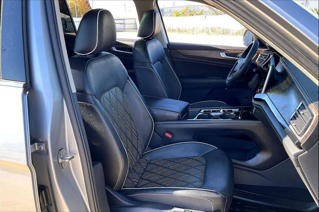 used 2025 Volkswagen Atlas car, priced at $42,385