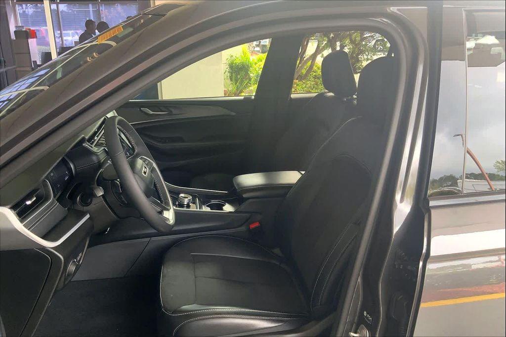 used 2025 Jeep Grand Cherokee car, priced at $39,431