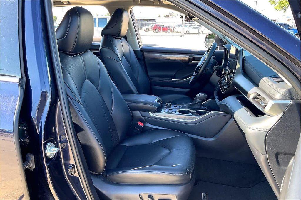 used 2024 Toyota Highlander car, priced at $43,431