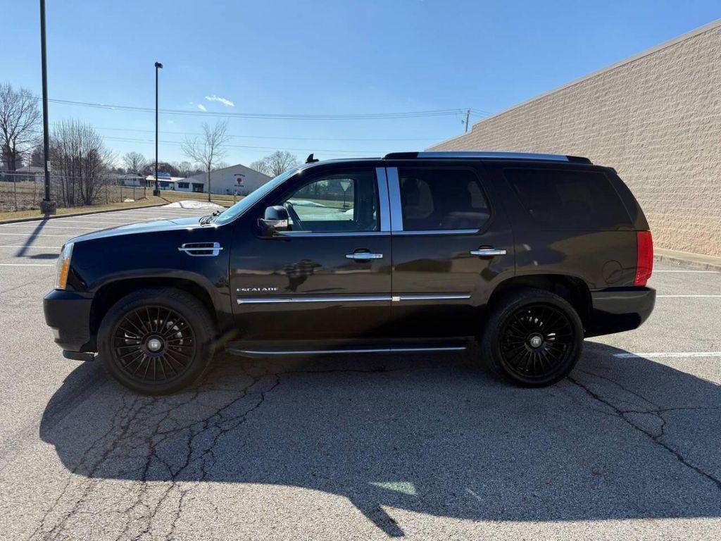 used 2010 Cadillac Escalade car, priced at $7,999