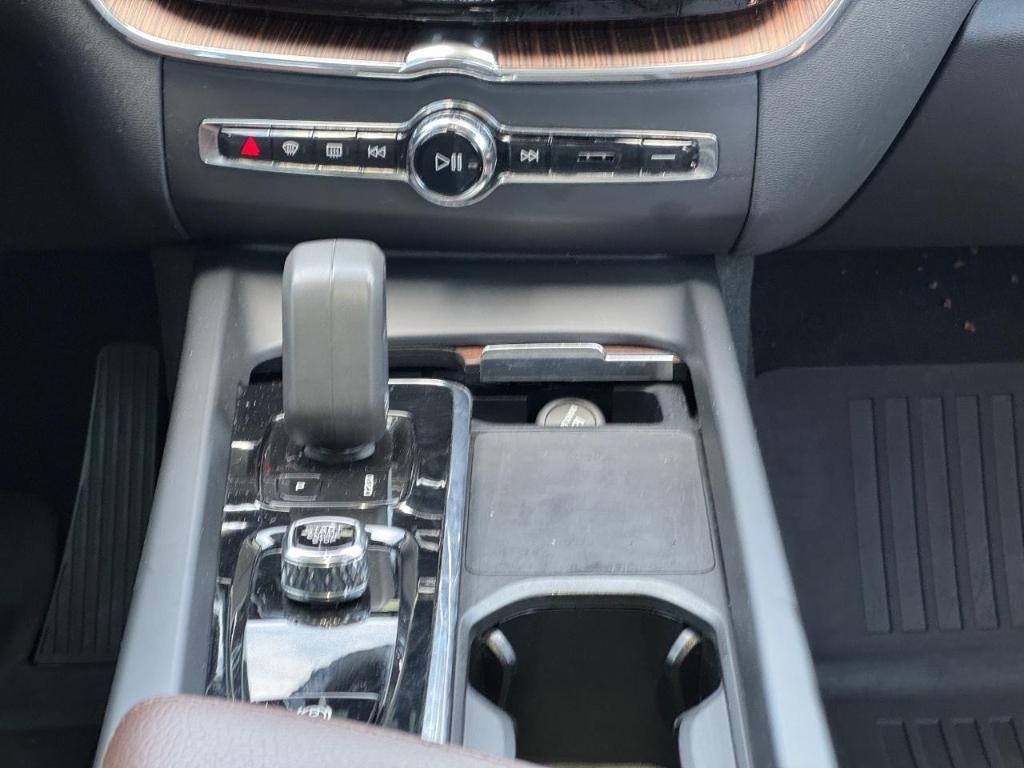 used 2022 Volvo XC60 car, priced at $26,301