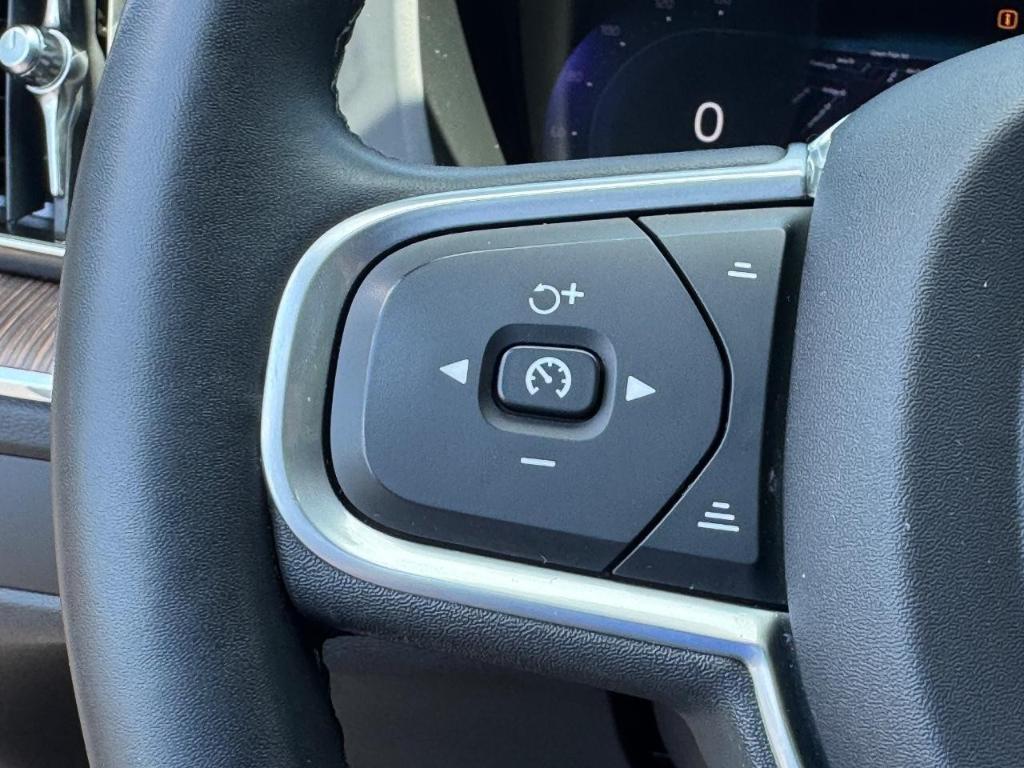 used 2022 Volvo XC60 car, priced at $26,301