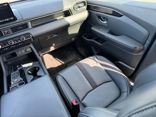 used 2025 Honda Pilot car, priced at $43,907