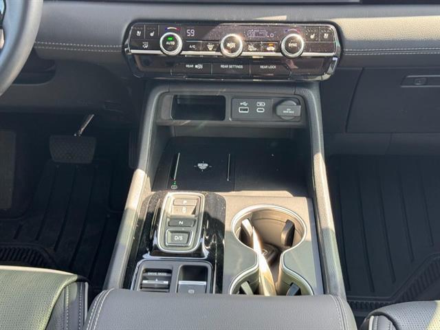 used 2025 Honda Pilot car, priced at $52,599