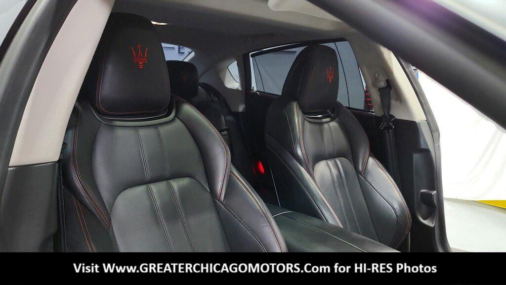 Maserati Quattroporte view 40