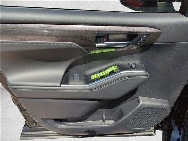 new 2026 Toyota Highlander Hybrid car, priced at $60,067
