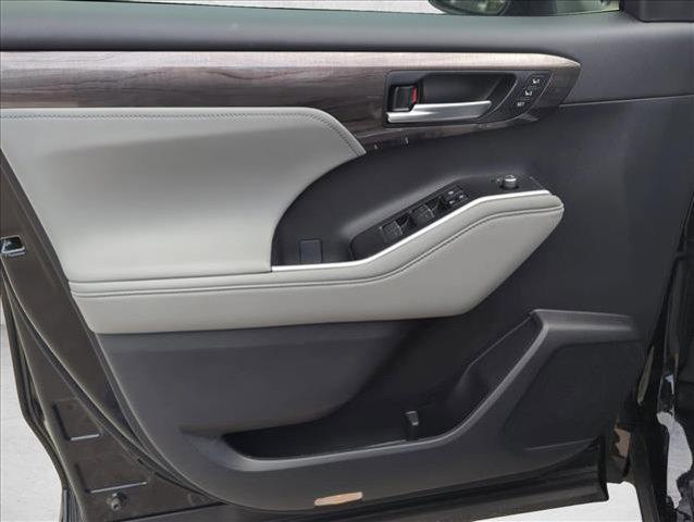 new 2026 Toyota Highlander Hybrid car, priced at $56,618