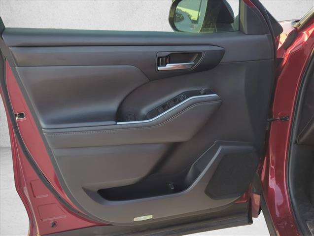used 2020 Toyota Highlander car, priced at $25,990