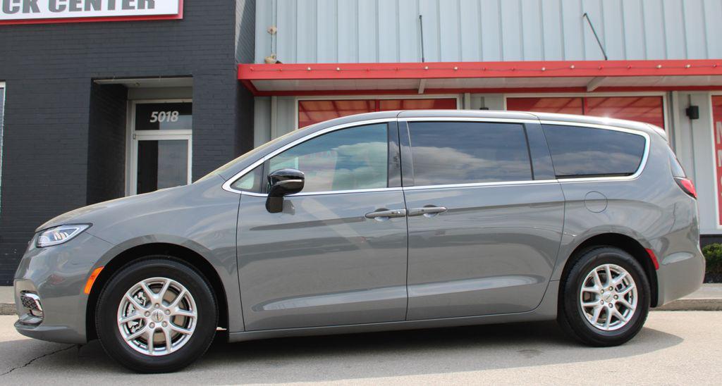 used 2025 Chrysler Pacifica car, priced at $28,979