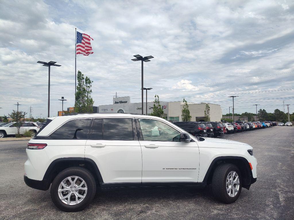used 2022 Jeep Grand Cherokee car, priced at $33,154