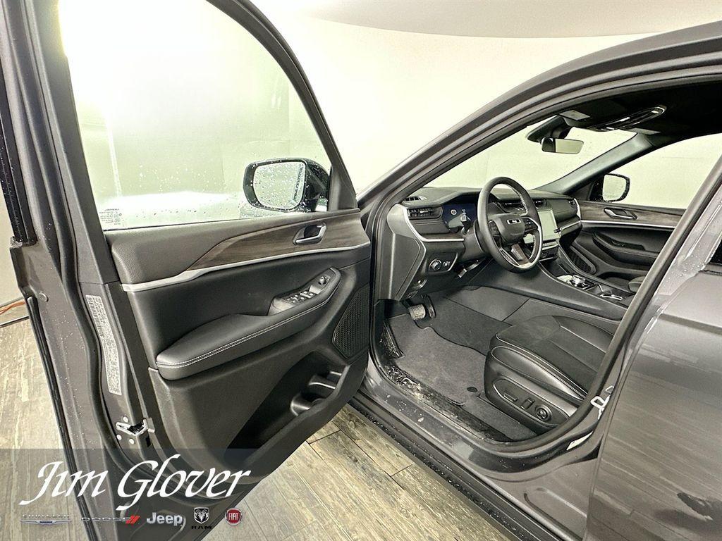 new 2026 Jeep Grand Cherokee car, priced at $46,440