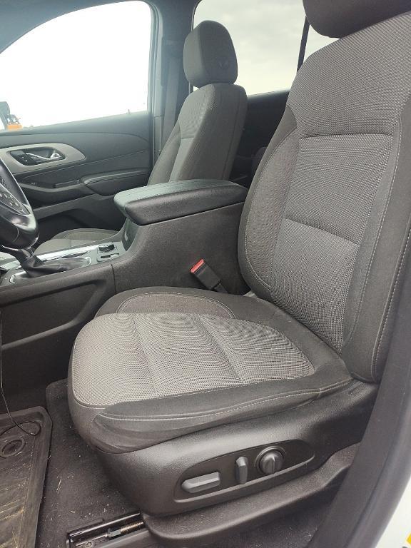 used 2023 Chevrolet Traverse car, priced at $24,124