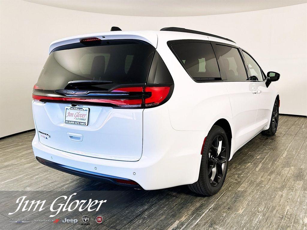 new 2026 Chrysler Pacifica car, priced at $44,044
