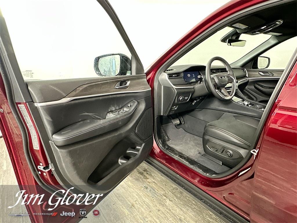 new 2026 Jeep Grand Cherokee car, priced at $47,886