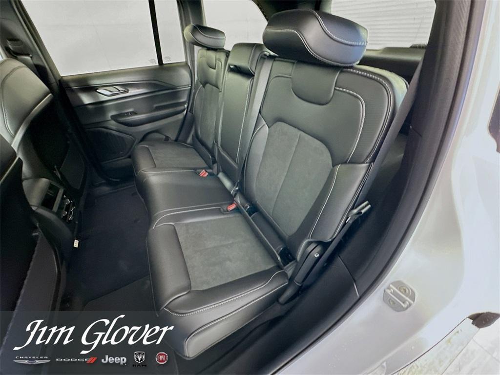 new 2025 Jeep Grand Cherokee car, priced at $40,761