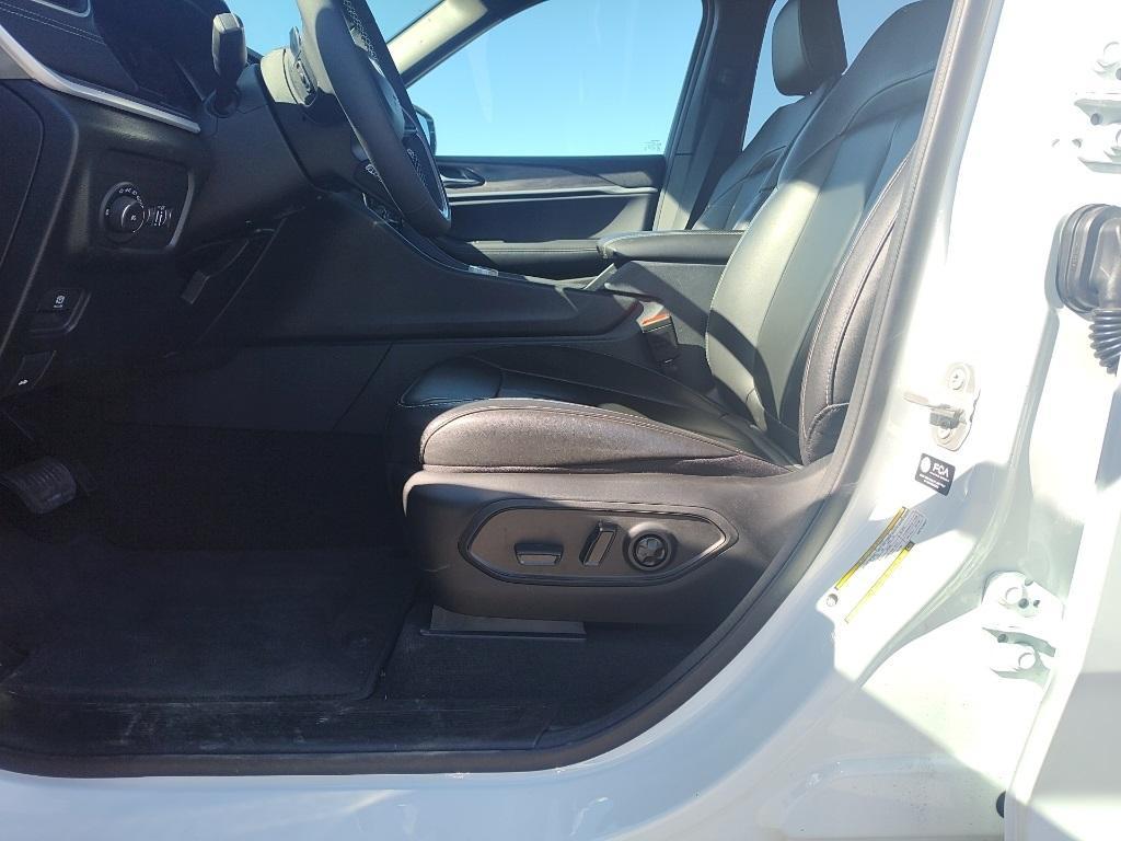 used 2025 Jeep Grand Cherokee car, priced at $40,161