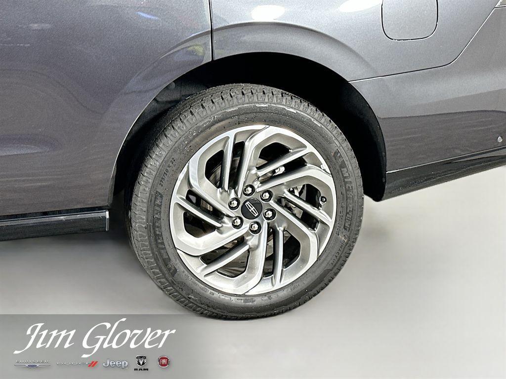 used 2025 Lincoln Navigator car, priced at $81,233