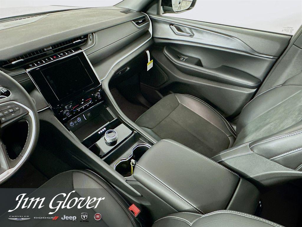 new 2025 Jeep Grand Cherokee L car, priced at $40,253