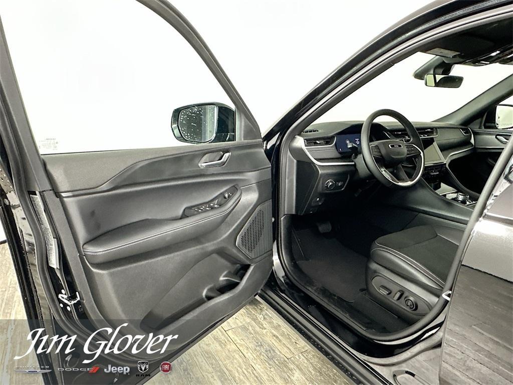 new 2025 Jeep Grand Cherokee car, priced at $39,849