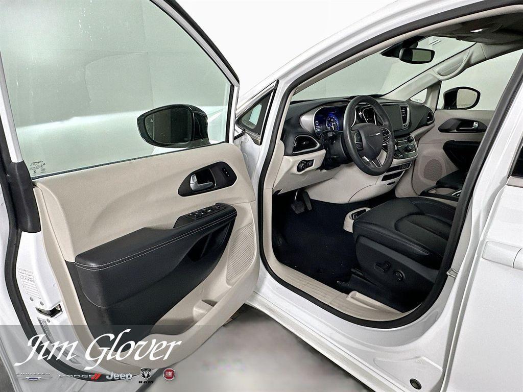 used 2024 Chrysler Pacifica car, priced at $26,546