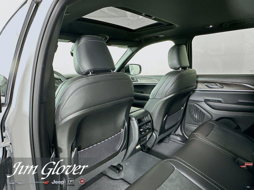 new 2026 Jeep Grand Cherokee car, priced at $45,755