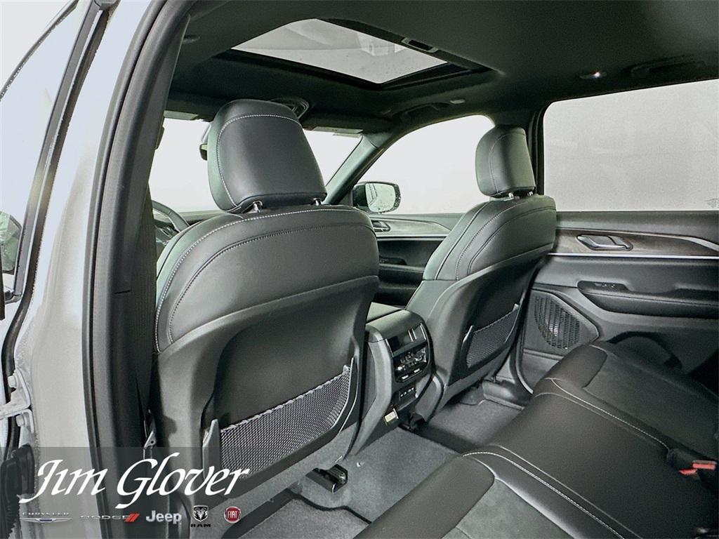 new 2026 Jeep Grand Cherokee car, priced at $48,322