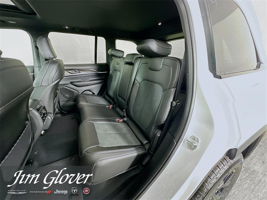 new 2026 Jeep Grand Cherokee car, priced at $48,322