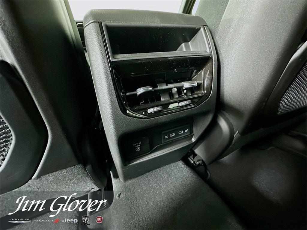 new 2026 Jeep Grand Cherokee car, priced at $48,322