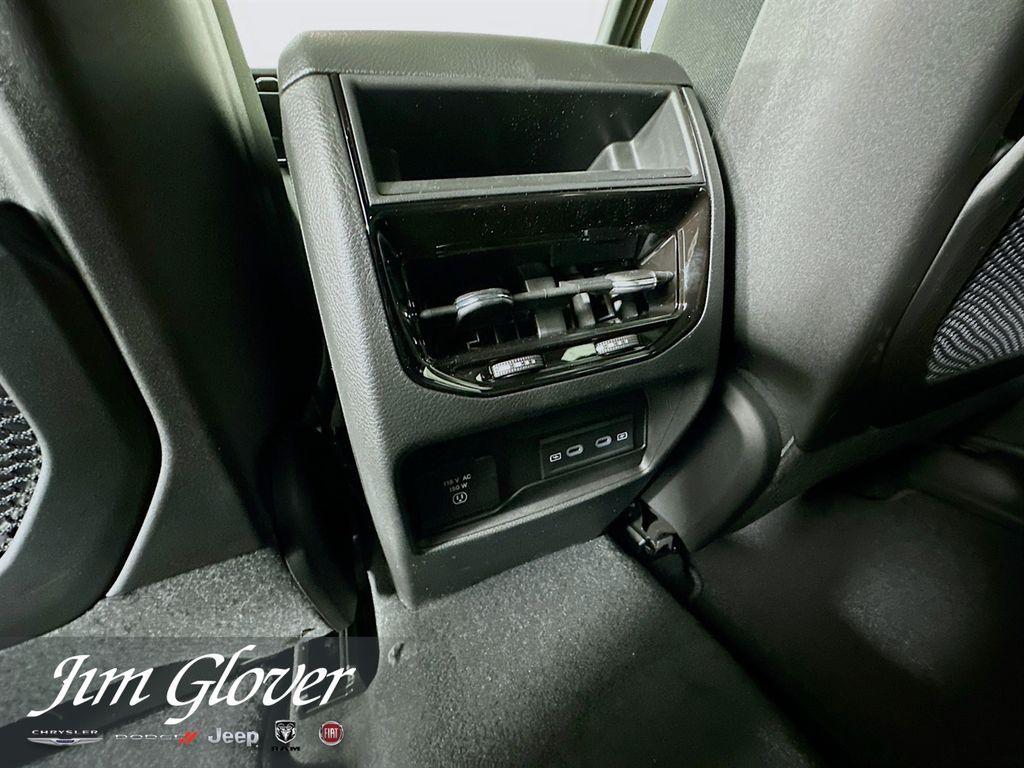 new 2026 Jeep Grand Cherokee car, priced at $45,755