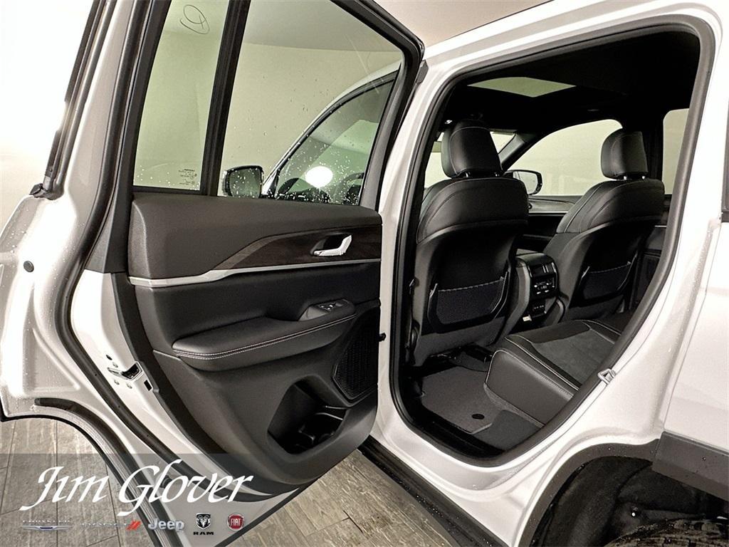 new 2026 Jeep Grand Cherokee car, priced at $48,322